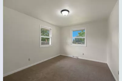 2320 Manitowoc Road, Green Bay, WI 54311 - Photo 12