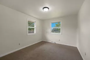 2320 Manitowoc Rd, Green Bay, WI 54311 - Photo 12