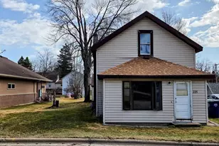 225 S Main St, Iola, WI 54945 - Photo 20