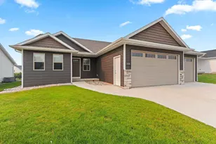 1626 Valor Pl, Neenah, WI 54956 - Photo 2