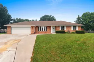 2615 Edgewood Ln, Green Bay, WI 54302 - Photo 1