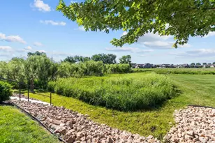 2379 E Glenhurst Ln, Appleton, WI 54913 - Photo 8