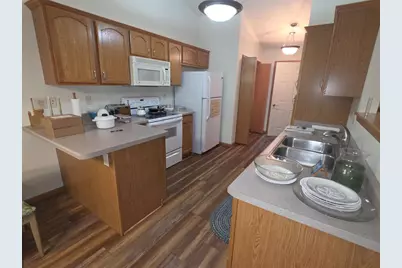 82 Queens Way, Fond du Lac, WI 54935 - Photo 8