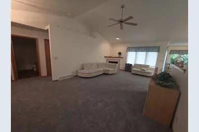 82 Queens Way, Fond du Lac, WI 54935 - Photo 12