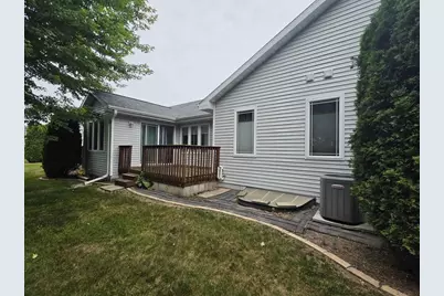 82 Queens Way, Fond du Lac, WI 54935 - Photo 4