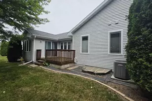 82 Queens Way, Fond du Lac, WI 54935 - Photo 4