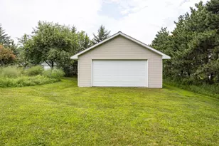E9051 Rocky Mountain Dr, New London, WI 54961 - Photo 4