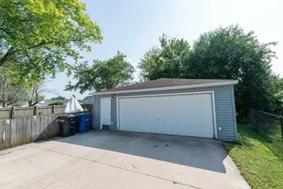 1085 Cumberland Trail, Oshkosh, WI 54904 - Photo 2