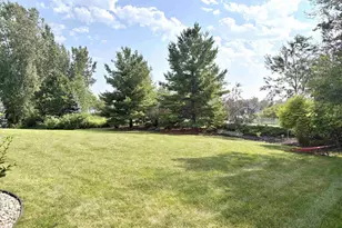 2701 E Glenhurst Ln, Appleton, WI 54913 - Photo 6