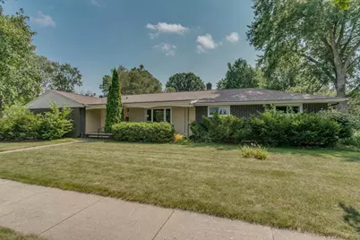 915 E Grant Street, Appleton, WI 54911 - Photo 1