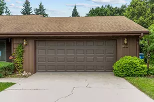 301 Oak Manor Dr, Oshkosh, WI 54904 - Photo 4