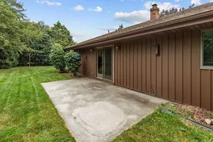 301 Oak Manor Dr, Oshkosh, WI 54904 - Photo 10