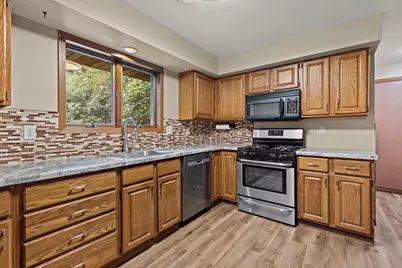 301 Oak Manor Drive, Oshkosh, WI 54904 - Photo 26