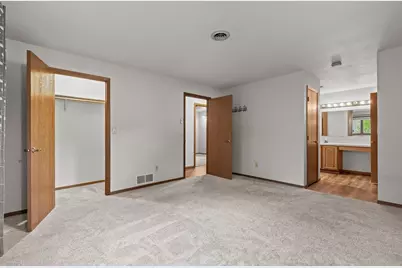 301 Oak Manor Drive, Oshkosh, WI 54904 - Photo 38