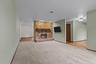 301 Oak Manor Dr, Oshkosh, WI 54904 - Photo 14
