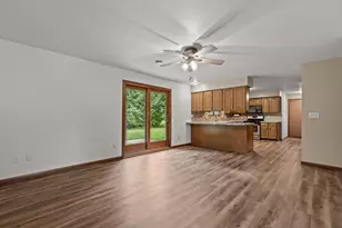 301 Oak Manor Dr, Oshkosh, WI 54904 - Photo 36