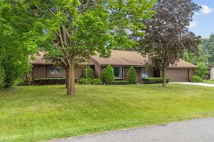 301 Oak Manor Dr, Oshkosh, WI 54904 - Photo 2