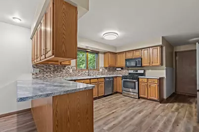 301 Oak Manor Drive, Oshkosh, WI 54904 - Photo 22
