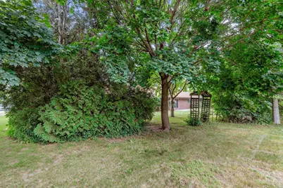 301 Oak Manor Drive, Oshkosh, WI 54904 - Photo 8