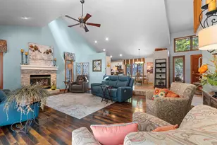 2043 Autumn Leaves Cir, Green Bay, WI 54313 - Photo 6