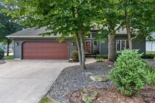 2043 Autumn Leaves Cir, Green Bay, WI 54313 - Photo 36