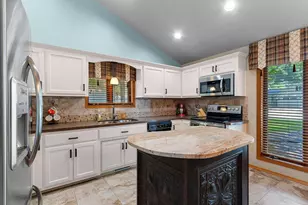 2043 Autumn Leaves Cir, Green Bay, WI 54313 - Photo 10