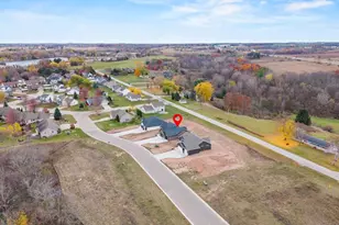 2998 Creekwood Dr, Green Bay, WI 54311 - Photo 60