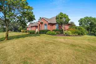 2864 Woodhaven Cir, De Pere, WI 54115 - Photo 2