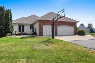 2864 Woodhaven Cir, De Pere, WI 54115 - Photo 10
