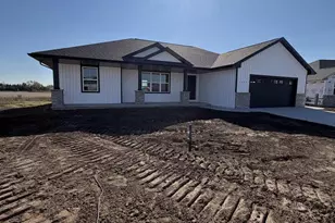 1274 Putnam Dr, Pulaski, WI 54162 - Photo 2