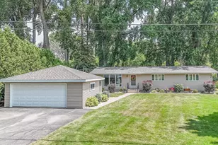 6752 Lee Harbor Ln, Oshkosh, WI 54902 - Photo 2