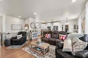W5638 Hoelzel Way, Appleton, WI 54915 - Photo 6