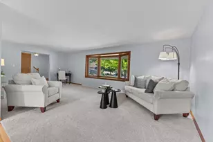 1330 N Briarcliff Dr, Appleton, WI 54915 - Photo 4