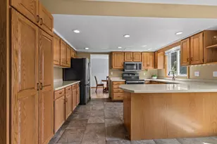 1330 N Briarcliff Dr, Appleton, WI 54915 - Photo 12