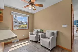 1330 N Briarcliff Dr, Appleton, WI 54915 - Photo 8