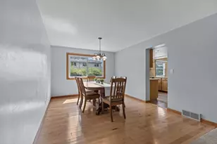1330 N Briarcliff Dr, Appleton, WI 54915 - Photo 6