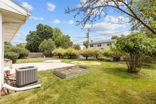 1330 N Briarcliff Dr, Appleton, WI 54915 - Photo 52