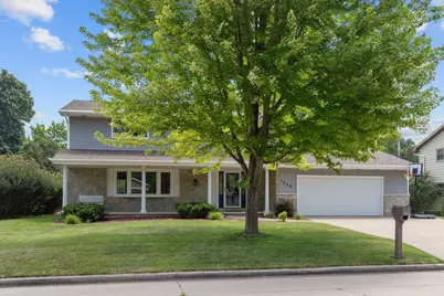 1330 N Briarcliff Drive, Appleton, WI 54915 - Photo 1