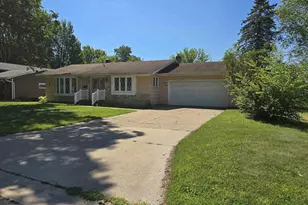 614 W 1st St, Shawano, WI 54166 - Photo 2
