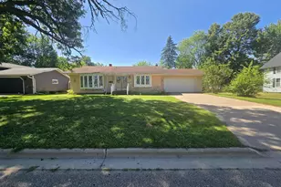 614 W 1st St, Shawano, WI 54166 - Photo 6