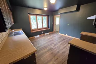 614 W 1st St, Shawano, WI 54166 - Photo 8