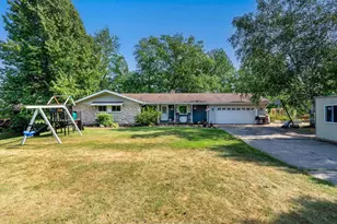 313 W Highland Dr, Oconto Falls, WI 54101 - Photo 2