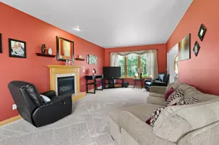 1594 Lone Oak Dr, Neenah, WI 54956 - Photo 4