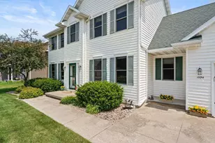 1594 Lone Oak Dr, Neenah, WI 54956 - Photo 2