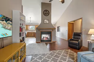3040 Joy Ln, Green Bay, WI 54311 - Photo 4