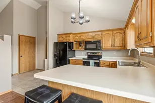 3040 Joy Ln, Green Bay, WI 54311 - Photo 12