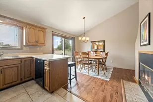 3040 Joy Ln, Green Bay, WI 54311 - Photo 8