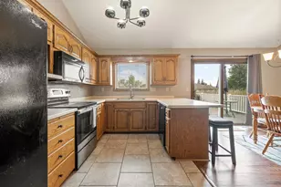 3040 Joy Ln, Green Bay, WI 54311 - Photo 10