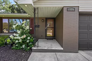 524 E Briar Ln, Green Bay, WI 54301 - Photo 6