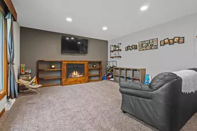 524 E Briar Lane, Green Bay, WI 54301 - Photo 12